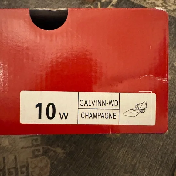 Journee Collection Champagne Pointed Heels - Picture 3 of 3